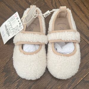 Zara Kids Beige Fuzzy Slippers